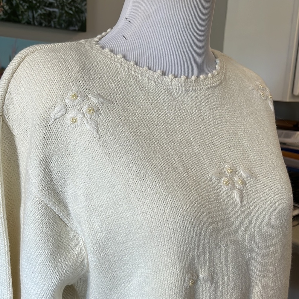 VINTAGE LIZ CLAIBORNE FLORAL EMBROIDERED BEADED KNIT SWEATER IVORY WHITE SIZE 8P - Picture 3 of 15